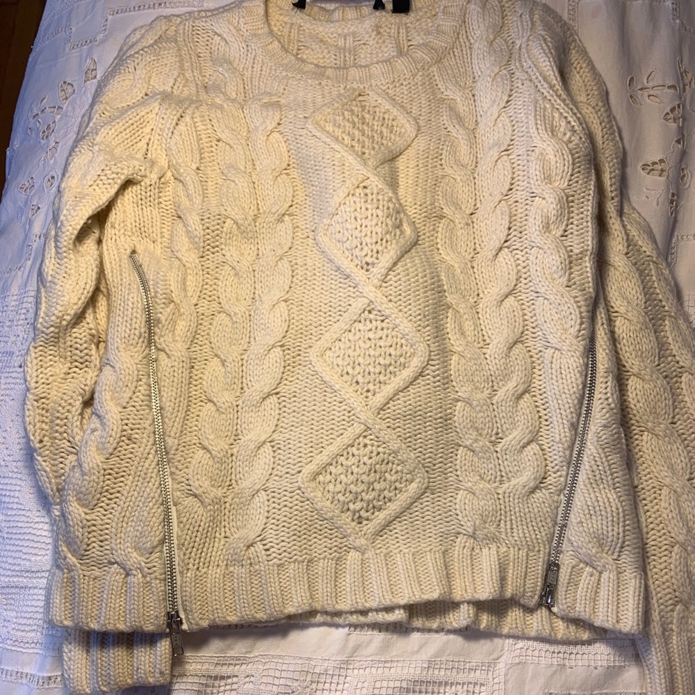 Quotation Cable Knit